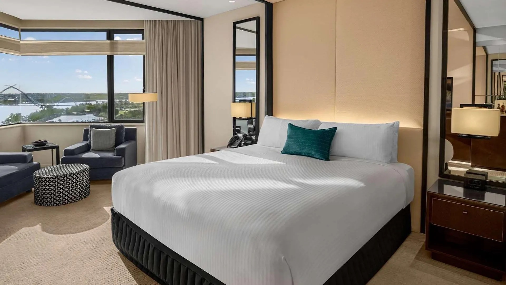 מלון Crown Metropol פרת'' 5*,  אוסטרליה