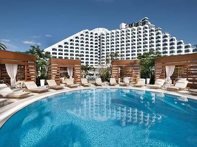 מלון Crown Metropol פרת''